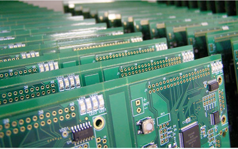 如何處理PCB電路板的外殼接地？