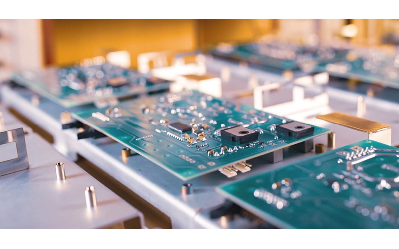 為什么緊密的供應(yīng)鏈關(guān)系對PCBA工廠交貨至關(guān)重要？